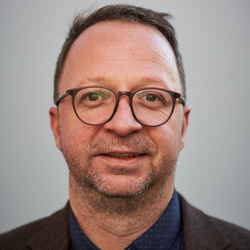 Florian Gschösser-- assoz. Professor am Institut für Konstruktion und Materialwissenschaften, Universität Innsbruck